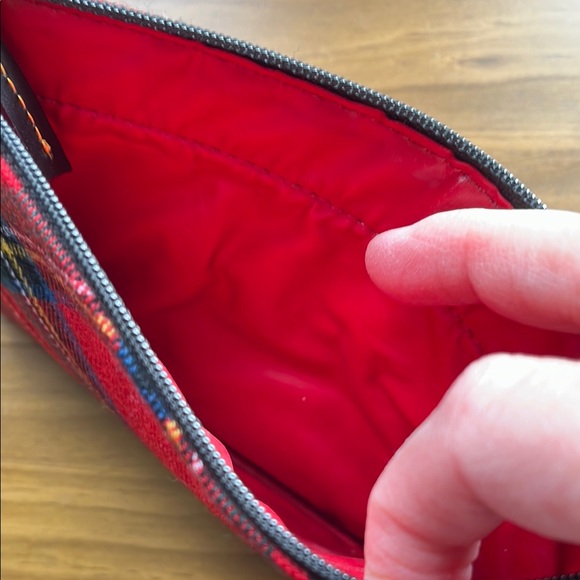 Dooney & Bourke Red Tartan NWOT multi compartment cosmetics travel Bag - Picture 3 of 5